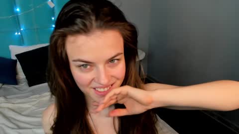 Ameli Lorans online show from 8, 2, 2025