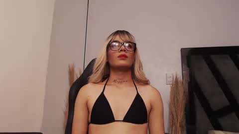 Snapshot of amelia_brixton chatting on 8, 11, 2025 AMELIA online show from 8, 11, 2025