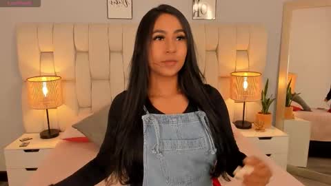 Snapshot of ameliebelle_ chatting on 22, 10, 2025 Amelie online show from 22, 10, 2025
