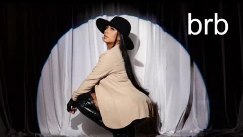 Snapshot of ameliebelle_ chatting on 23, 10, 2025 Amelie online show from 23, 10, 2025