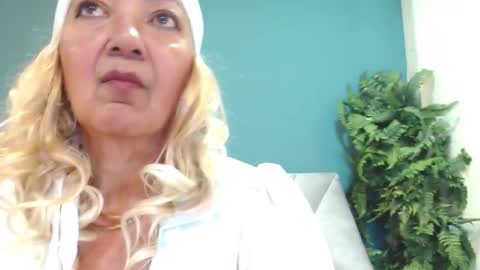 Snapshot of amelielux chatting on 12, 3, 2026 Amelie Lux online show from 12, 3, 2026