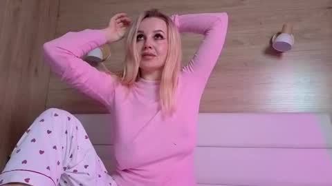 Amelija Rouz online show from 3, 12, 2025