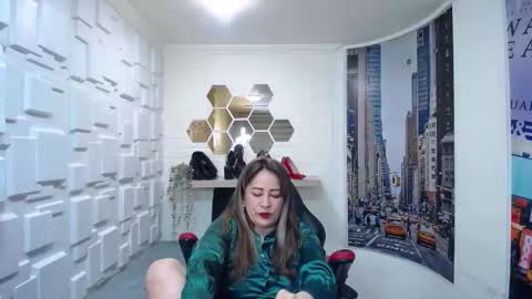 Snapshot of amell_thomson chatting on 16, 10, 2025 Amell Thomson online show from 16, 10, 2025