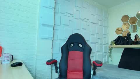 Snapshot of amell_thomson chatting on 25, 10, 2025 Amell Thomson online show from 25, 10, 2025