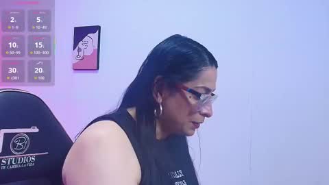 Snapshot of amely_tay chatting on 16, 10, 2025 AMELY online show from 16, 10, 2025