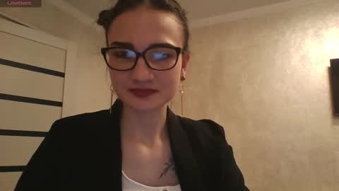 Julia  online show from 6, 3, 2025