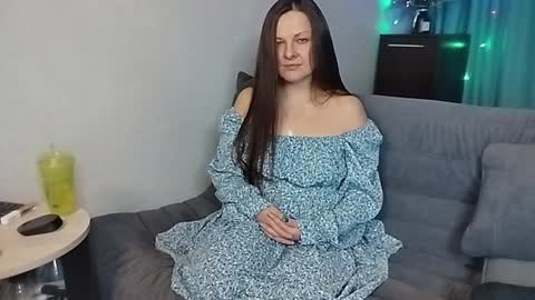 Snapshot of amilafran chatting on 2, 2, 2025 Mila online show from 2, 2, 2025