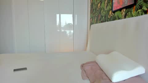 Snapshot of amj_b chatting on 10, 9, 2025 Amy online show from 10, 9, 2025