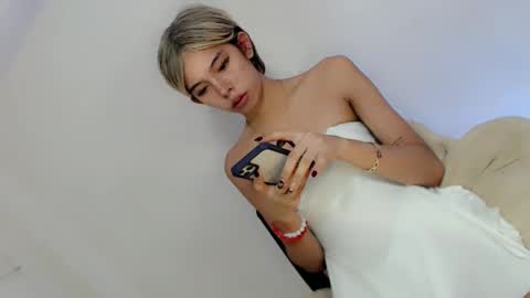 Snapshot of amor_pleasure chatting on 28, 1, 2025 Belle Tylor online show from 28, 1, 2025