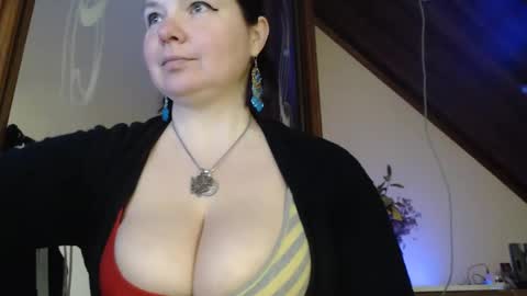 amorelara online show from 1, 3, 2025