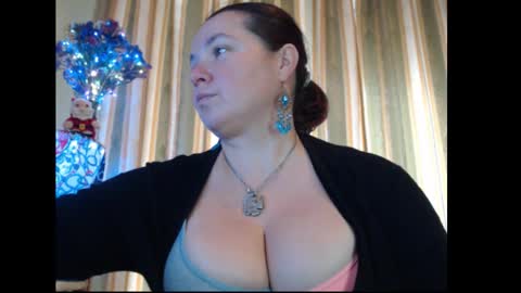 amorelara online show from 8, 10, 2025