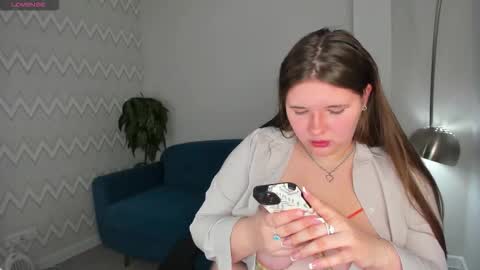 Snapshot of amy__wood chatting on 7, 11, 2025 AmyGMT 2 Mon-Sun 0300am-0900am online show from 7, 11, 2025