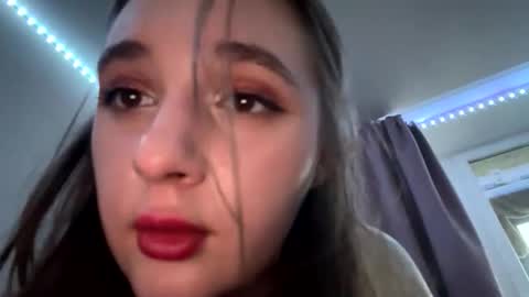 Amy hemii online show from 6, 10, 2025