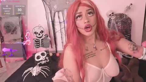 Snapshot of amy_nicolee chatting on 5, 10, 2025 Little Slut Nicolee online show from 5, 10, 2025