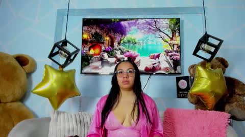 Emy Noa  online show from 8, 3, 2026