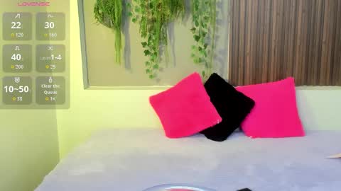 Snapshot of amybarton chatting on 12, 10, 2025 My name is AMY... Nice to meet you thumb up me please its important online show from 12, 10, 2025