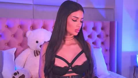 Amyra online show from 6, 10, 2025