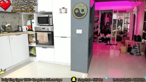 Snapshot of amysuperheroes chatting on 21, 11, 2025 Next stream Dec 3 online show from 21, 11, 2025