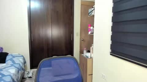 Snapshot of amywalker01 chatting on 19, 12, 2025 amy online show from 19, 12, 2025