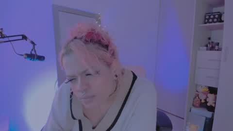 Snapshot of amyy_rouse chatting on 4, 4, 2026 Collinns online show from 4, 4, 2026