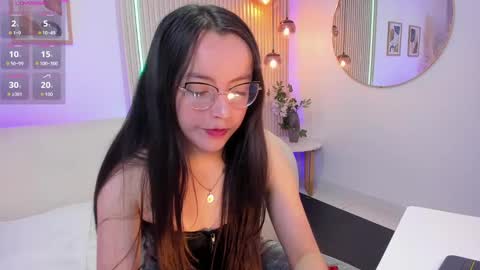 Snapshot of ana_ev chatting on 5, 11, 2025 Ana online show from 5, 11, 2025