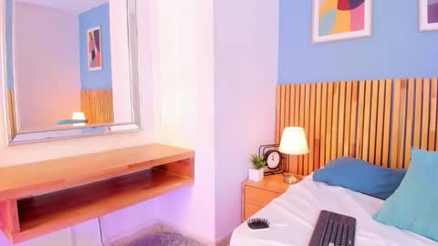 Ana Gonzalez online show from 15, 11, 2025