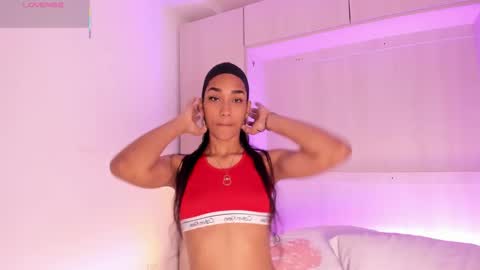 anaacollins_ online show from 23, 10, 2025