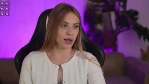 Snapshot of anabel2054 chatting on 8, 10, 2025 Sweet girls online show from 8, 10, 2025