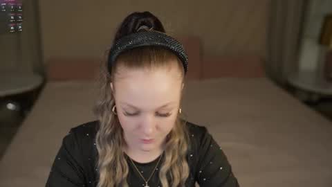 Snapshot of anabel2054 chatting on 9, 10, 2025 Sweet girls online show from 9, 10, 2025