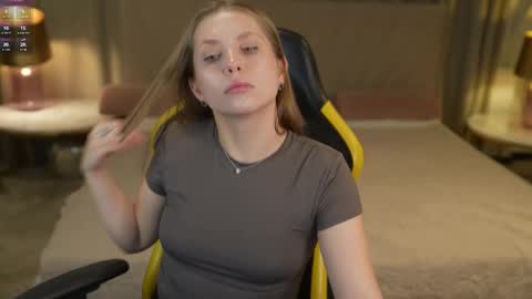 Snapshot of anabel2054 chatting on 13, 10, 2025 Sweet girls online show from 13, 10, 2025