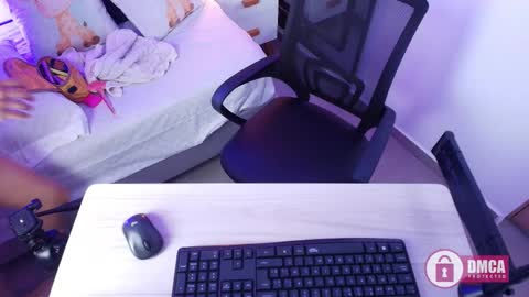 Snapshot of anahi_maite chatting on 17, 11, 2025 Anahi online show from 17, 11, 2025