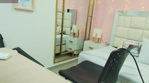 Snapshot of anahi_maite chatting on 23, 11, 2025 Anahi online show from 23, 11, 2025