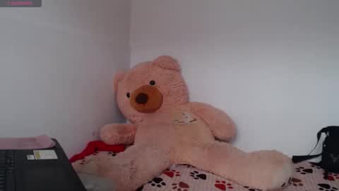 Anahi Browns online show from 25, 3, 2026