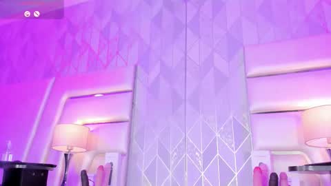 Snapshot of anahisbennett chatting on 8, 11, 2025 Anahis online show from 8, 11, 2025