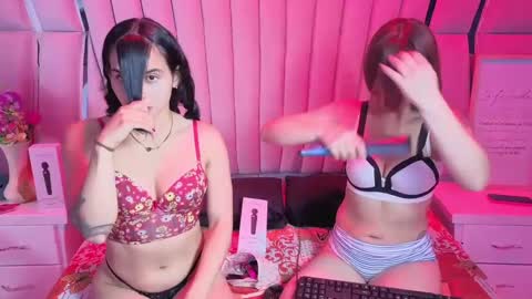 Snapshot of anales_deep_69 chatting on 26, 9, 2025 AbbyAndAntonela online show from 26, 9, 2025