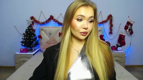 anastacyyellig online show from 4, 1, 2025
