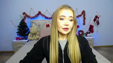 anastacyyellig online show from 6, 1, 2025