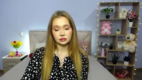 anastacyyellig online show from 7, 3, 2025