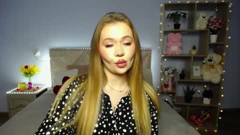 anastacyyellig online show from 8, 3, 2025