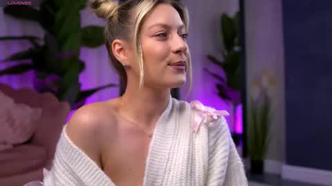 Snapshot of anastasiamills chatting on 15, 11, 2025 AnastasiaMills online show from 15, 11, 2025