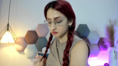 Andra Cyrus online show from 2, 1, 2025