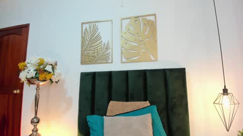 Andra Cyrus online show from 24, 1, 2025