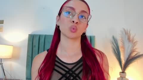 Andra Cyrus online show from 30, 1, 2025