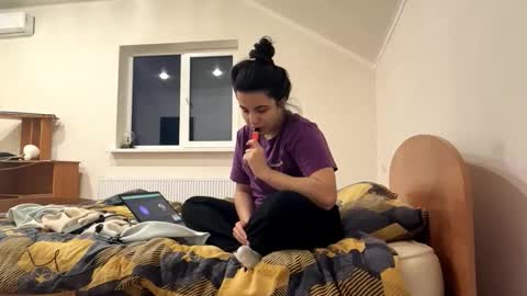 Snapshot of andrafendt chatting on 17, 11, 2025 Viola online show from 17, 11, 2025