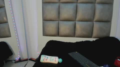 andrea_brunette_ online show from 14, 9, 2025