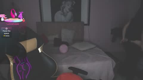 Andrea Ramos online show from 3, 11, 2025