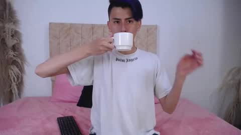 Snapshot of andres992563 chatting on 2, 2, 2025 Alann online show from 2, 2, 2025