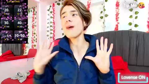 Snapshot of andres992563 chatting on 15, 12, 2025 Alann online show from 15, 12, 2025