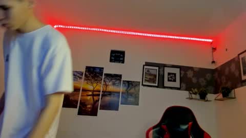 Snapshot of andrew_2811 chatting on 19, 10, 2025 andrew_2811 online show from 19, 10, 2025