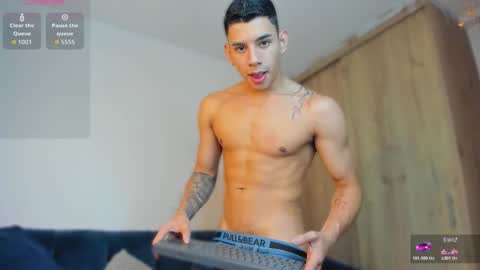 Snapshot of andrew_twink18 chatting on 14, 3, 2026 Andrew M. online show from 14, 3, 2026